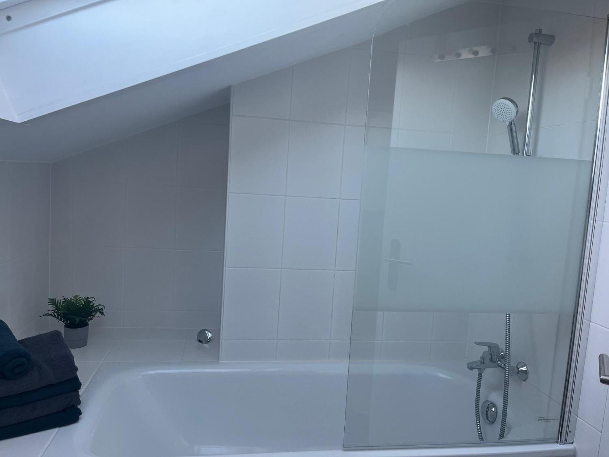 Helle, Ruhige Ferienwohnung Mit Balkon Bad Tölz Exterior foto
